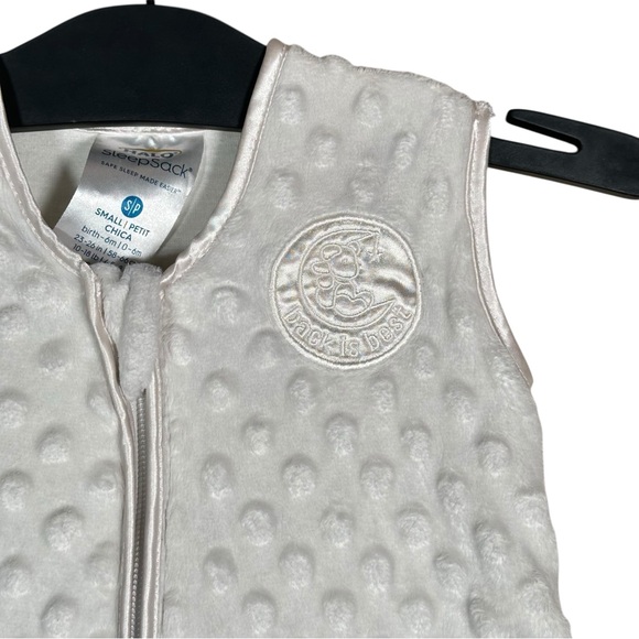 HALO SLEEPSACK Sleeveless Baby Wearable Blanket with Plush Soothing Dots - Picture 3 of 9